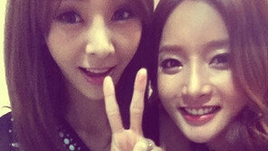 김소리, 지나와 다정한 직찍 공개…섹시·건강미 ‘동시 폭발’