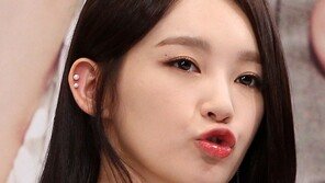 [포토] 강민경, 키스를 부르는 앵두 입술