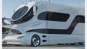 [패밀리 캠핑의 로망 캠핑카 A to Z] 34억 짜리 움직이는 초호화 궁전…3.3㎡당 가격이 명동 땅값 뺨치네