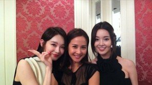 조여정, 백옥피부 강민경 옆 굴욕 ‘까만콩’