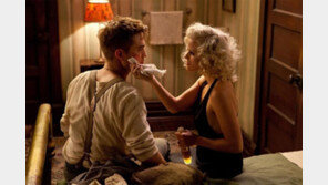 로버트 패틴슨, 위더스푼 집에 거처 마련 ‘무슨 사이야?’