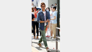 [포토] 정겨운, 보기만 해도 더운 패션 ‘경악’