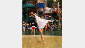 레인보우 고우리, 비키니 몸매 공개 ‘황금 비율’