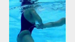 [화보] 수구 여자선수 가슴 노출, ‘19금 수구’ 생중계 논란