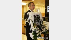 [포토] 故남윤정, 슬픔에 잠긴 ‘눈물의 발인식’