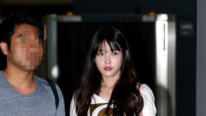 [포토] 아이유, 아찔 핫팬츠 ‘초딩몸매 아니네!’