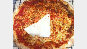 결정적 피자 한조각에 ‘멘붕’… “가장 맛있는 부분인데!”