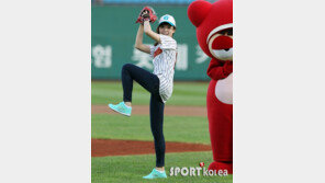 [포토] 신소연, 시원 달콤한 민트 시구룩…꽃미모 작렬