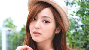 日 꽃미모 탤런트, 누드 사진 유출로 곤욕