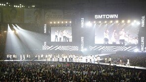 ‘SM타운’ 도쿄돔 공연, 10만명 관람