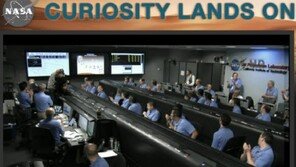 제2보: 큐리오시티 화성 착륙 성공한 듯… 나사 직원들 박수!