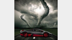 “기네스북 기록의 재정립” 1300마력 괴물 수퍼카 탄생