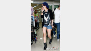 [포토] 보아, 아찔 한뼘 핫팬츠 ‘섹시 각선미’