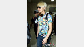 [포토] 성민, 개성넘치는 공항패션 ‘내가 패셔니스타!’