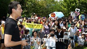 [SD포토] 지현우 입대, ‘건강히 잘 다녀올게요~’