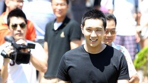 [SD포토] ‘유인나의 남자’ 지현우, 입대 전 ‘블랙 깔맞춤 패션’