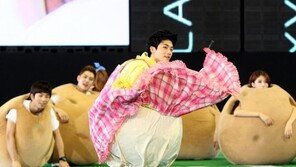 [포토] 제아 형식, 치마 펄럭이며 ‘깡총깡총’