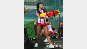 [포토] 치어리더, 물총놀이로 물에 흠뻑…‘섹시해’