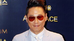 [포토] ‘임윤택 결혼’ 윤종신, 정체불명 빨간 안경