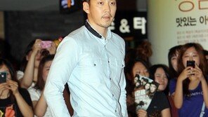 [포토] 윤계상, 남성미 철철…워킹도 모델 느낌