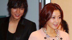 [SD포토] 이민호, 김희선 여신 뒤태에 ‘시선 고정’