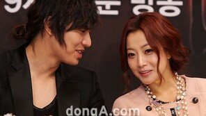 [SD포토] 이민호-김희선, 선남선녀 ‘무슨 말 하는거야?’