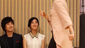 [SD포토] 김희선, 여신의 옆라인 ‘위풍당당한 워킹’