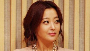 [SD포토] 김희선, 다리 꼬고 ‘차도녀 포스’ 철철