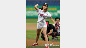 [포토] 김정민, 8등신 몸매로 굴욕無 시구