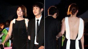 [포토] 유인영, 파격 뒤태 ‘시원한 등 노출’