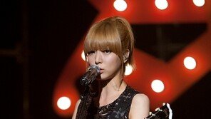 [포토] AOA 초아, 반전 소녀…기타메고 포스 절정