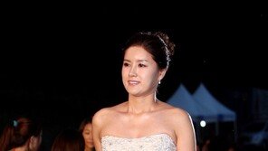 [포토] 지성원, 단아함 택했다 ‘웨딩드레스 느낌’