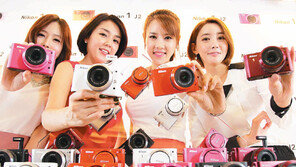 2030 여성 위한 ‘니콘1 J2’