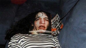 ‘책 읽다 잠든 여동생’ 이렇게 절묘할 수가, “조작 느낌이 나!”