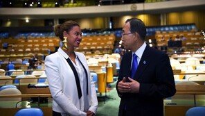 비욘세, 반기문 총장 앞에서 ‘공손 포즈’ 눈길