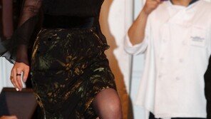 [SD포토] ‘아랑’ 신민아, 치마가 짧으니 ‘조심조심~’