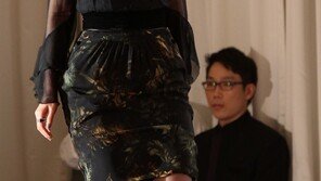 [SD포토] 신민아, ‘男心 흔드는 아찔 블랙 망사의상’