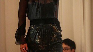 [SD포토] 신민아, 런웨이 걷나? ‘황금비율 몸매’ 감탄 