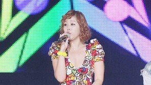 신지, 연하남 만나더니 물오른 콜라병 볼륨 몸매