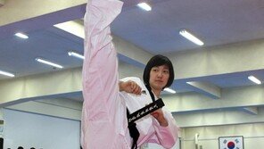 황경선과 어머니, 4년 시차 둔 ‘눈물의 금메달’