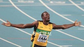우사인 볼트, 2연속 3관왕…전설이 되다