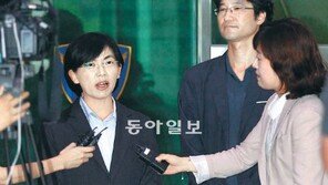 여론조작 조사받고 나온 이정희 “날 얽어매려 해도 헛수고”
