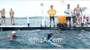 [SD포토] 김장훈, 독도를 향하여… ‘기다려라 독도야’