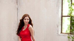 한채영, 샤론 스톤 못지않은 ‘아찔한 각선미’ 