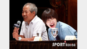 [포토] 설리, 감독님의 말에… ‘빵 터졌네~’