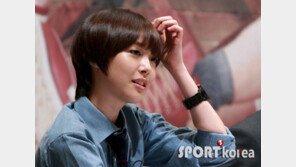 [포토] ‘남장 미소년’ 설리, ‘헤어스타일 어때요?’