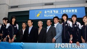 [포토] 김연경과 여자배구대표팀, 귀국 후 단체 기념촬영 