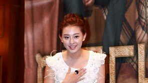 [포토] 김지원, 상하의 노출 가리기 ‘바쁘다 바빠’