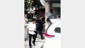 김태희 뜨니 넥타이부대 아저씨 몰려들어…‘인기 무섭네’