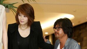 [포토] 김혜수, 킬힐신고 계단행 ‘아찔한 노출’